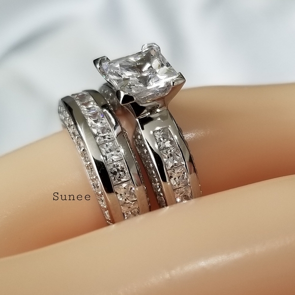 NEW WOMENS 925 STERLING SILVER ENGAGEMENT RING WEDDING DIAMOND SET RING - Picture 1 of 4